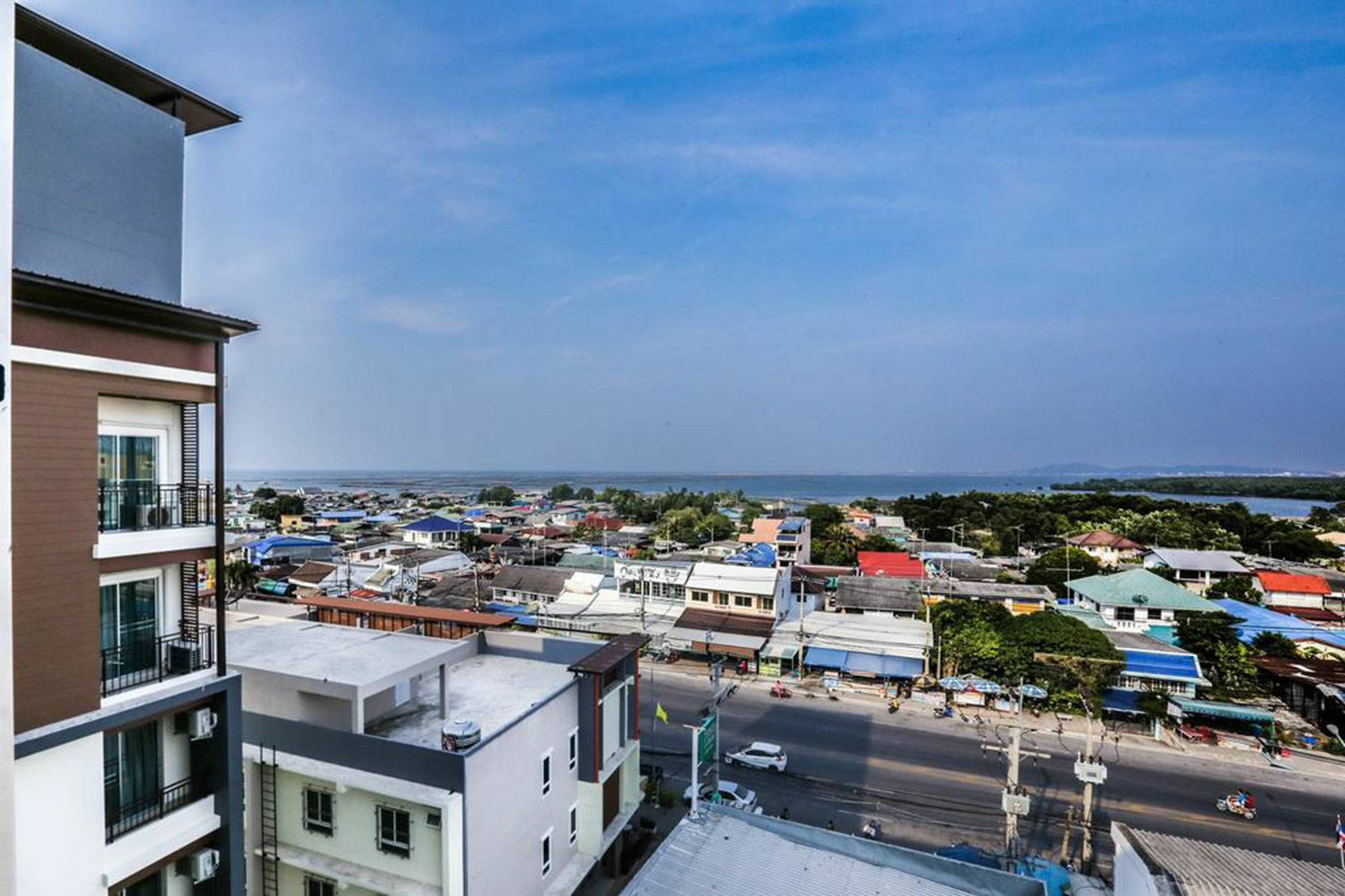 Central Place Serviced Apartment Angsila Chonburi Bagian luar foto