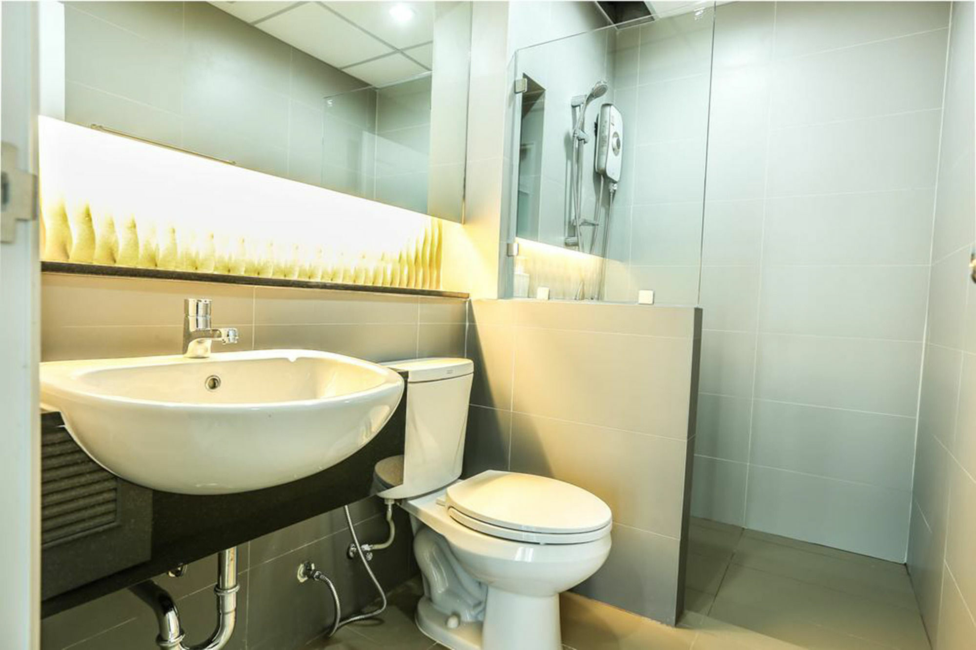 Central Place Serviced Apartment Angsila Chonburi Bagian luar foto