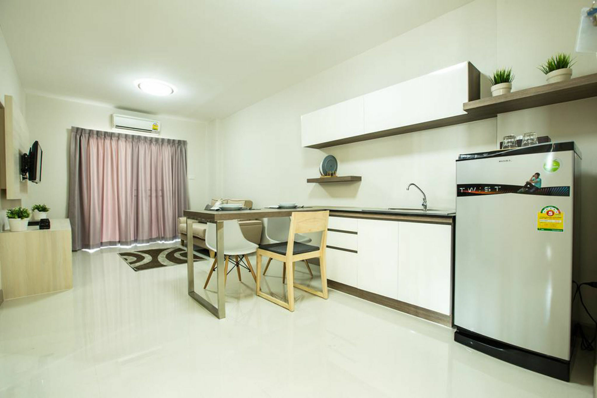 Central Place Serviced Apartment Angsila Chonburi Bagian luar foto