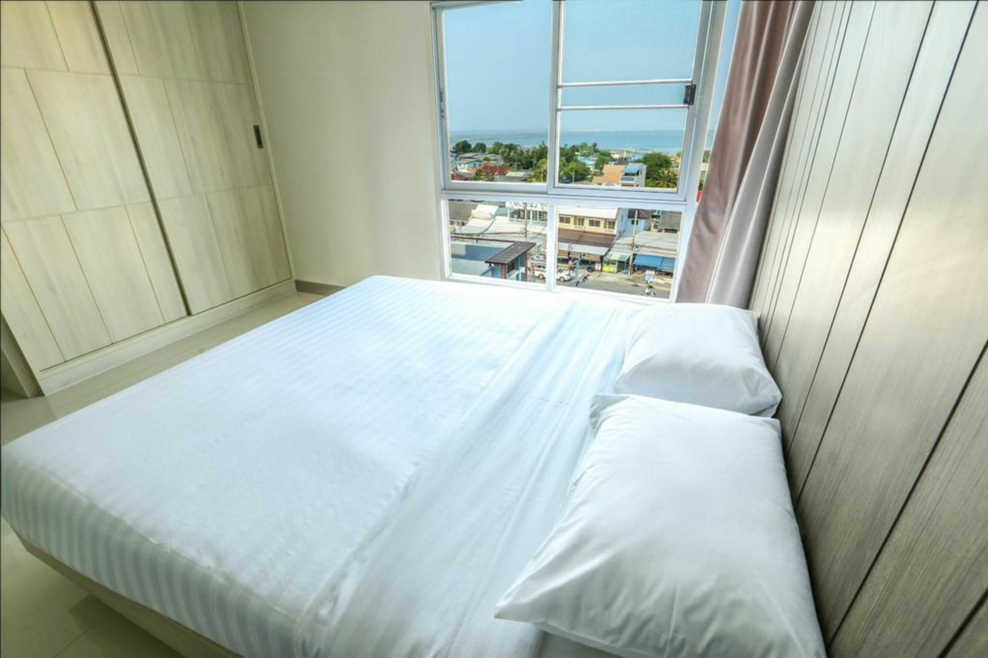 Central Place Serviced Apartment Angsila Chonburi Bagian luar foto