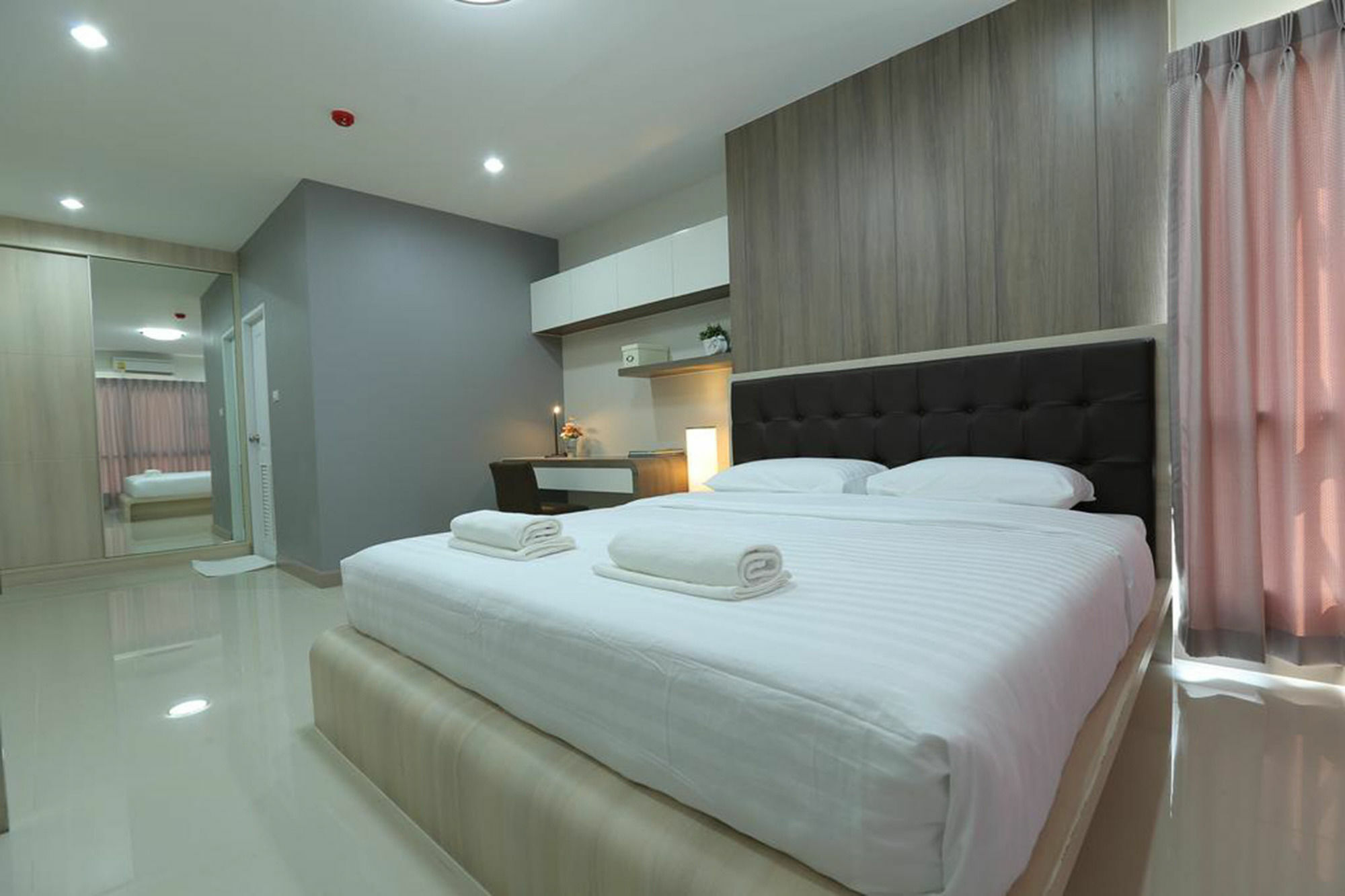 Central Place Serviced Apartment Angsila Chonburi Bagian luar foto