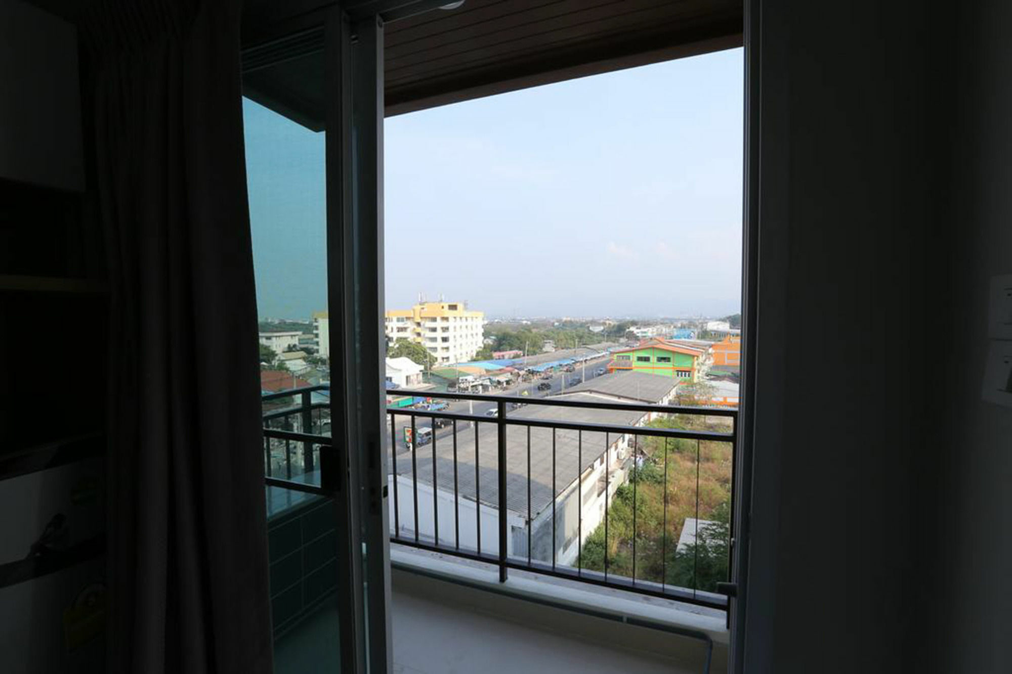 Central Place Serviced Apartment Angsila Chonburi Bagian luar foto