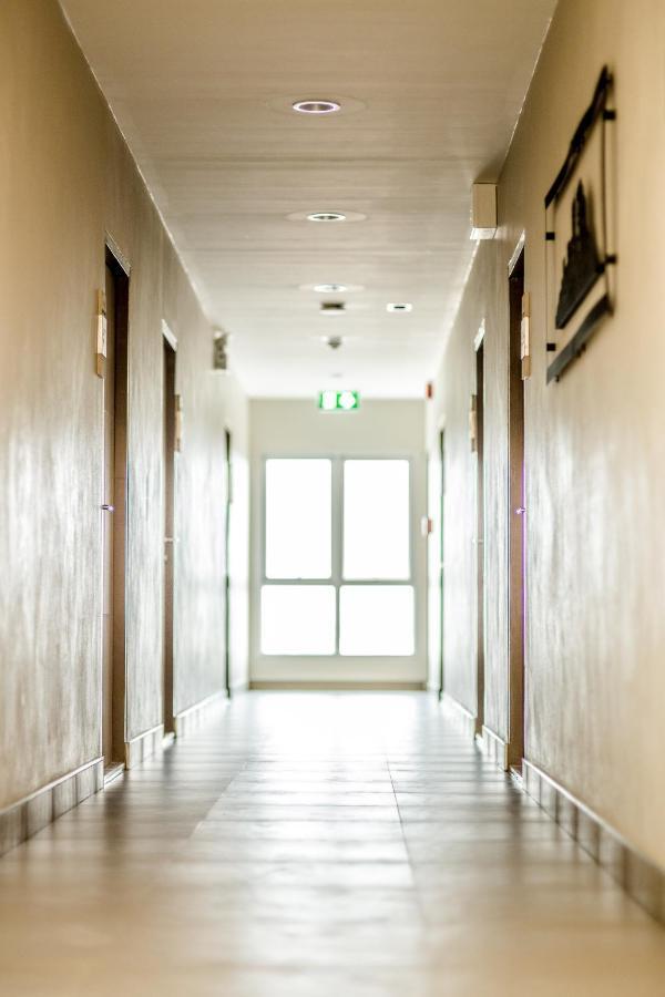 Central Place Serviced Apartment Angsila Chonburi Bagian luar foto